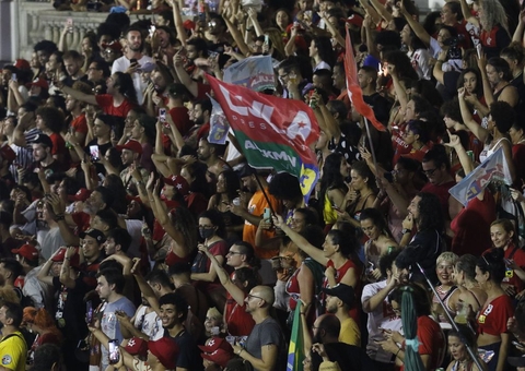 Eleitores de Lula comemoram nas ruas de todo país