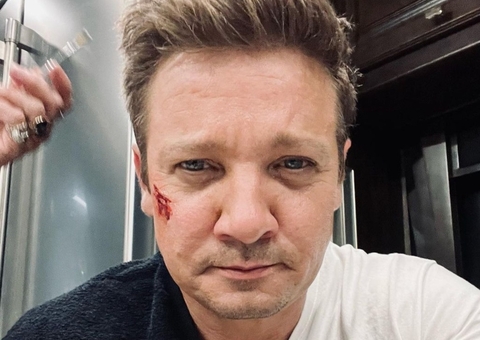 Jeremy Renner diz se culpar por acidente quase fatal com máquina de limpar neve