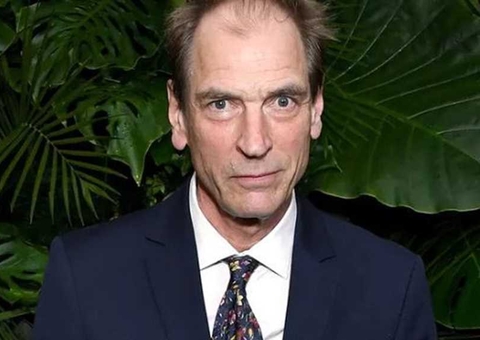 Montanhistas acham restos humanos em região onde ator Julian Sands desapareceu