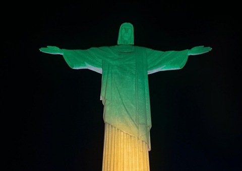 Cristo fica nas cores verde e amarelo em comemoração aos 30 anos do Tetra