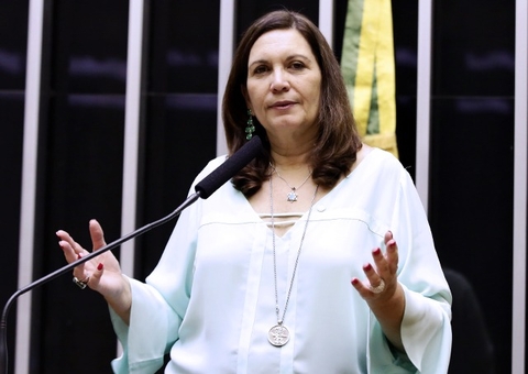 Youtube remove vídeos de Bia Kicis por informações falsas sobre Covid-19