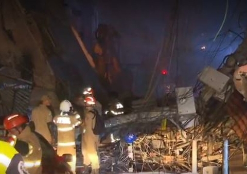 Prédio de quatro andares desaba sobre famílias no Rio de Janeiro