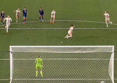 Suíça domina Filipinas e vence na estreia na Copa Feminina