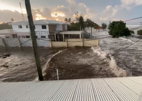 Aquaman: Homem com deficiência sobrevive a tsunami e fica 27 horas à deriva
