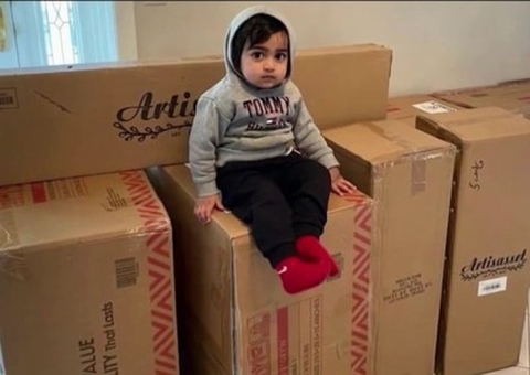 Criança compra mais de R$ 10 mil em móveis enquanto brincava com celular da mãe