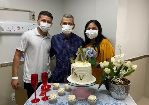 Paciente oncológico realiza sonho e se casa em hospital de Manaus