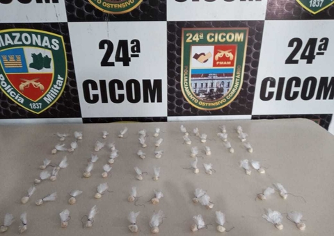Polícia  apreende sacola com drogas na Manaus Moderna