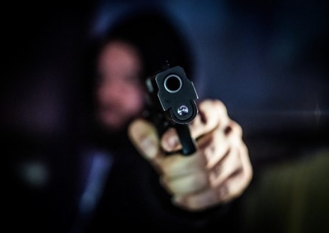 De dentro de carro, pistoleiros executam homem a tiros em rua de Manaus