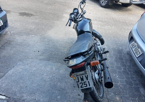 Homem é preso paquerando 'novinha' com moto roubada em Manaus