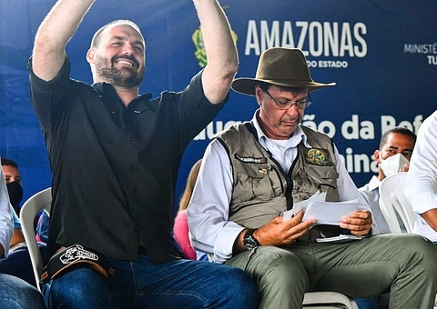 Em visita ao Amazonas, Carlos Bolsonaro e ministro do Turismo inauguram aeroporto