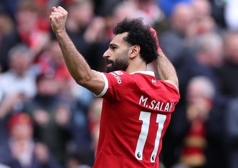 Liverpool vence Brighton de virada e mantém briga na ponta do Inglês