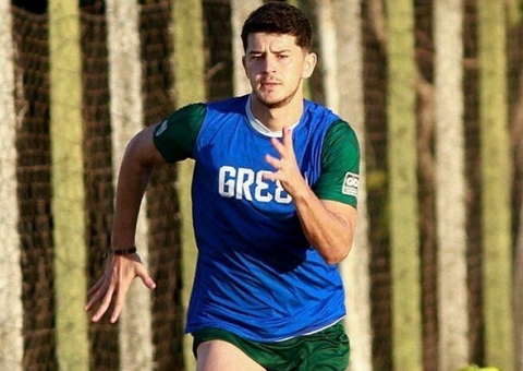 Corinthians encaminha a contratação do lateral-esquerdo Hugo, do Goiás