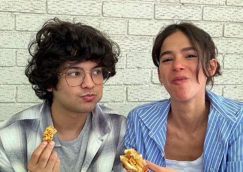 É namoro? Xolo Maridueña se declara a Bruna Marquezine com fotos e vídeos no Brasil 