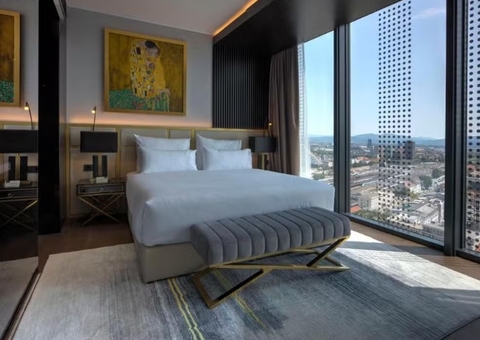 Cama em que Cristiano Ronaldo dormiu é leiloada por hotel que hospedou Portugal