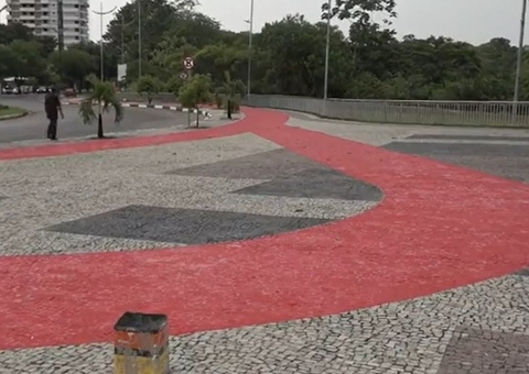 Prefeitura vai readequar ciclovia pintada em calçada na Ponta Negra
