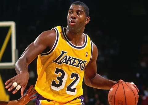 Magic Johnson diz que acorda às 4h para se manter saudável após HIV