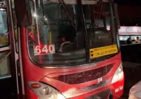 Armado com faca, homem finge ser passageiro e assalta linha 640