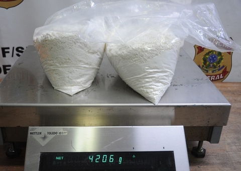 PF deflagra operação ‘Galeroso’ após prisão de mulher que saiu de Manaus com cocaína