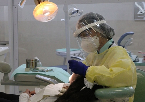 Nilton Lins oferece atendimentos odontológicos para comunidade em Manaus