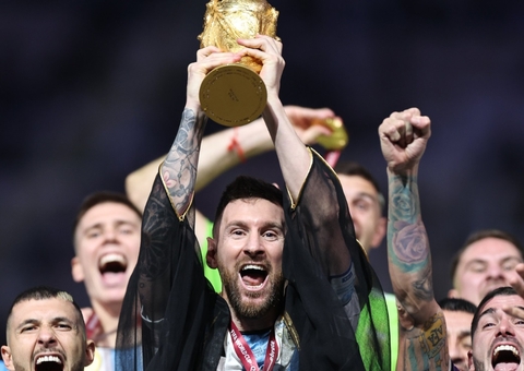 O que representa a roupa que Messi usou ao levantar a taça da Copa