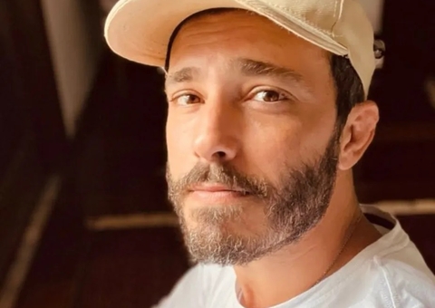 Ator Thiago Rodrigues é espancado por cinco em assalto e expõe foto de grave ferimento na cabeça