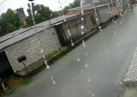 Sobe para 24 ocorrências de chuva registradas neste domingo em Manaus