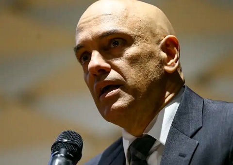 Moraes dá 48 horas para Bolsonaro explicar hospedagem em embaixada