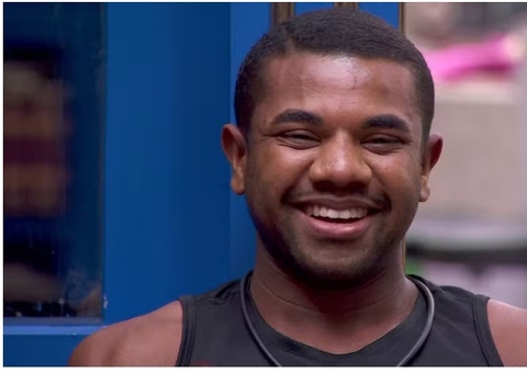 Davi chega a 8 milhões de seguidores após briga com Bin Laden