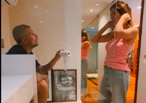 Bruno Gagliasso mostra como limpa bumbum após fazer cocô: 'pela frente'