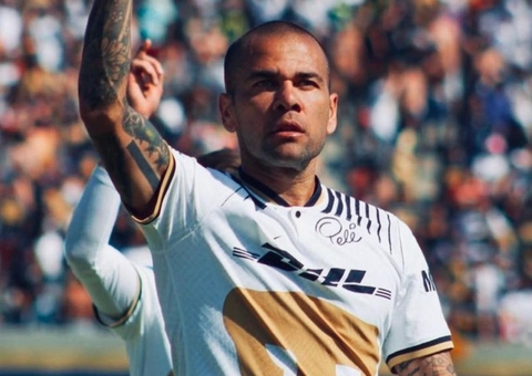 Condenado por estupro, Daniel Alves movimenta redes sociais após deixar prisão