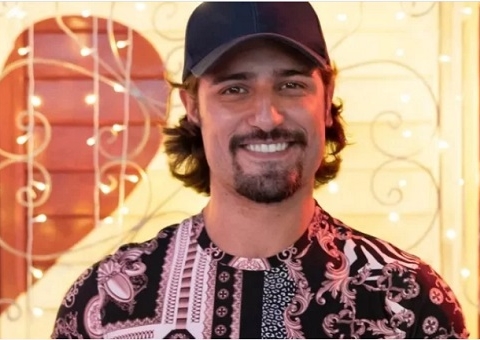Ator Daniel Rocha vai parar no hospital após cortar parte íntima 