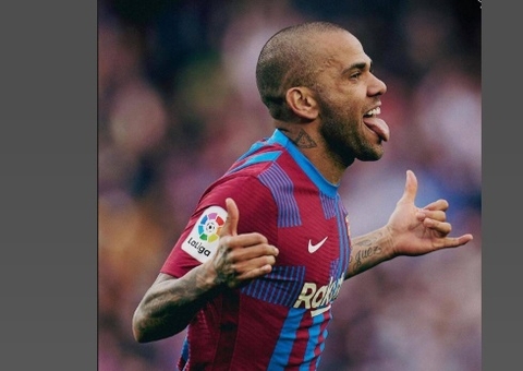 Daniel Alves paga empréstimo de R$ 800 mil à família de Neymar