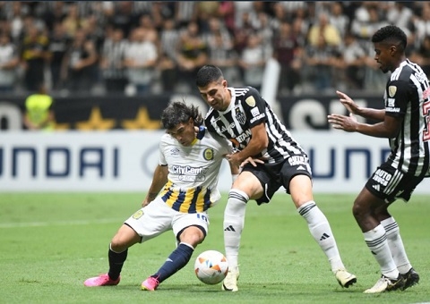 Atlético-MG cochila, mas reage contra o Rosário e dispara na Libertadores