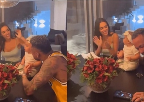 Neymar causa polêmica ao jogar poker durante 'parabéns' para Mavie; vídeo