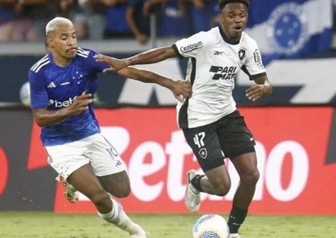 Cruzeiro leva susto, mas decide nos acréscimos e vence Botafogo na estreia