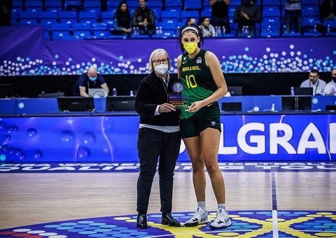 Brasileira Kamila Cardoso é escolhida pelo Chicago Sky no draft da WNBA