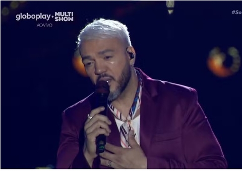 Belo chora ao cantar 'Reinventar' em 1º show após separação de Gracyanne