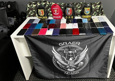 Suspeito é preso com 42 celulares durante fiscalização em barco em Barcelos