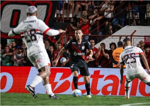 São Paulo vence Atlético-GO por 3 a 0 e deixa Z4 no Brasileirão