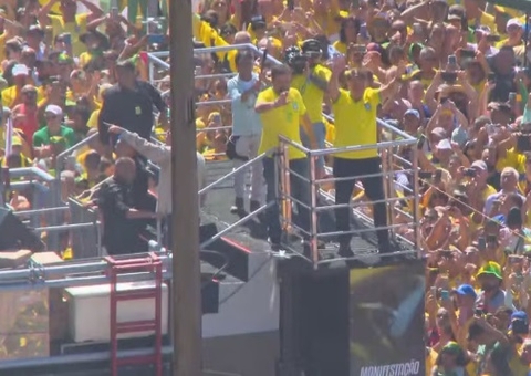 Copacabana lota em apoio a Bolsonaro; vídeos