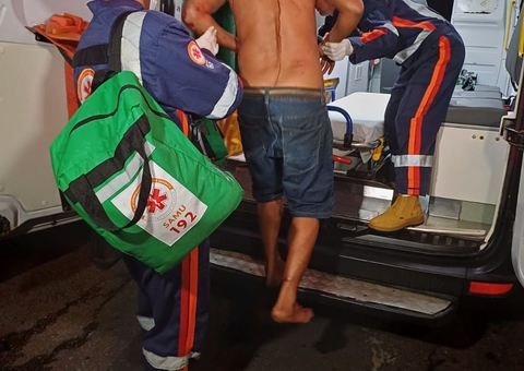 Homem é espancado com pauladas na cabeça durante bebedeira no Novo Aleixo