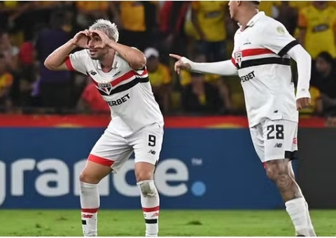 Estreia de Zubeldía: São Paulo vence Barcelona por 2 a 0 na Libertadores