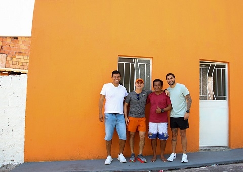 Famílias vítimas de incêndios recebem casas recuperadas em Manaus