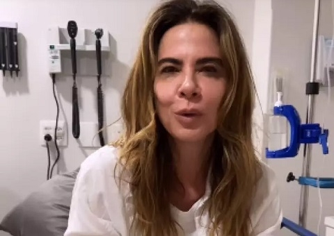 Luciana Gimenez passa mal e é internada com pneumonia