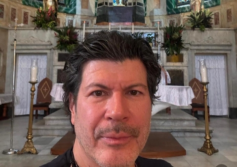 Paulo Ricardo visita igreja de Manaus que o inspirou para capa do novo álbum