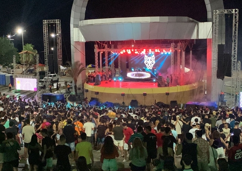 DubDogz agita multidão com música eletrônica no anfiteatro da Ponta Negra