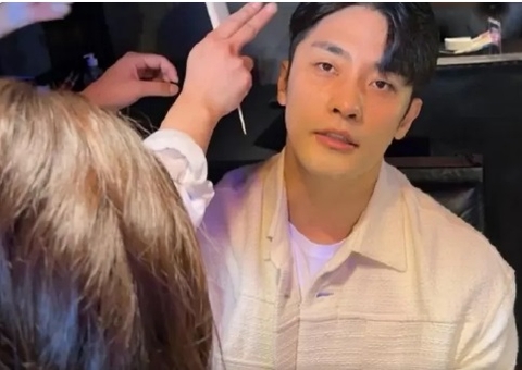 Ator de dorama comenta sobre tragédia no RS: 'Lidarei junto com o Brasil'