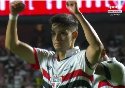 São Paulo vence Fluminense de virada por 2 a 1 no Brasileirão