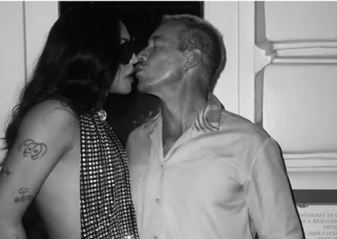 Pabllo Vittar posta foto dando selinho em Diplo em show de Madonna no Brasil