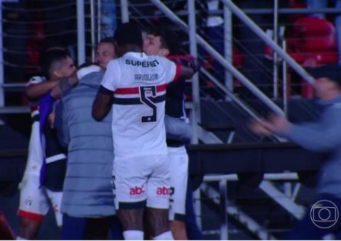 São Paulo vence o Talleres por 2 a 0 e avança para oitavas de Libertadores